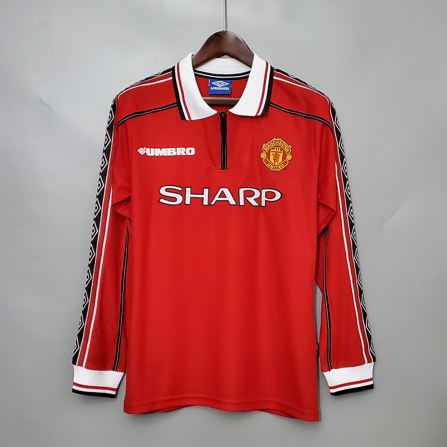 Manchester United 1999 Home jersey